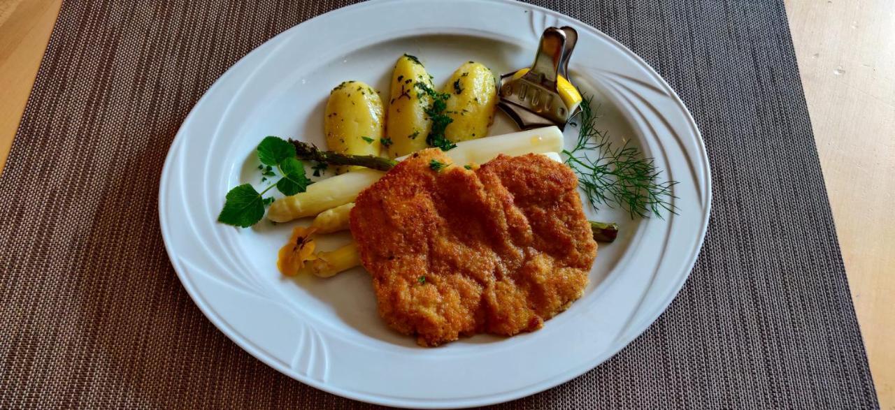 Hotel Neue Hoehe Klingenberg Zewnętrze zdjęcie