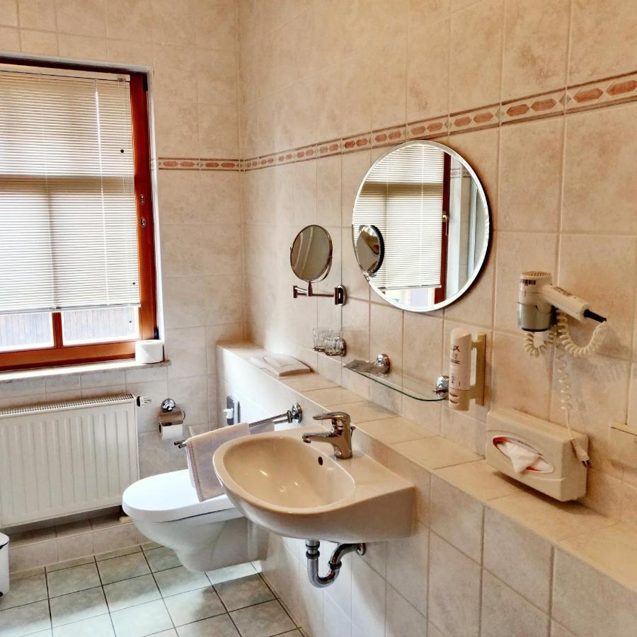 Hotel Neue Hoehe Klingenberg Zewnętrze zdjęcie