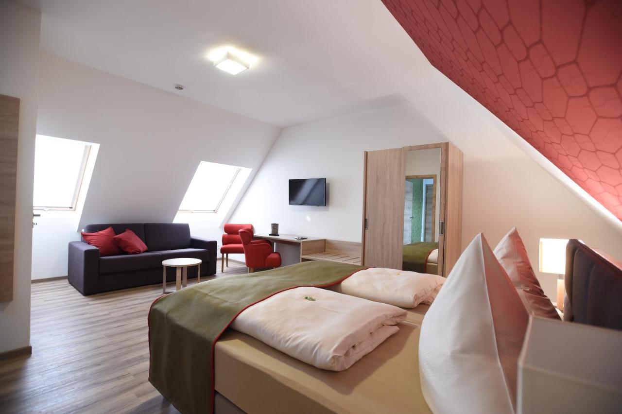 Hotel Neue Hoehe Klingenberg Zewnętrze zdjęcie