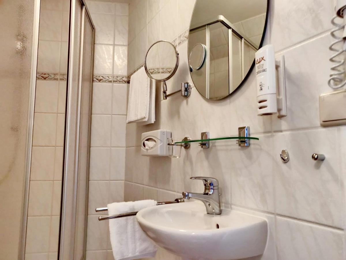 Hotel Neue Hoehe Klingenberg Zewnętrze zdjęcie