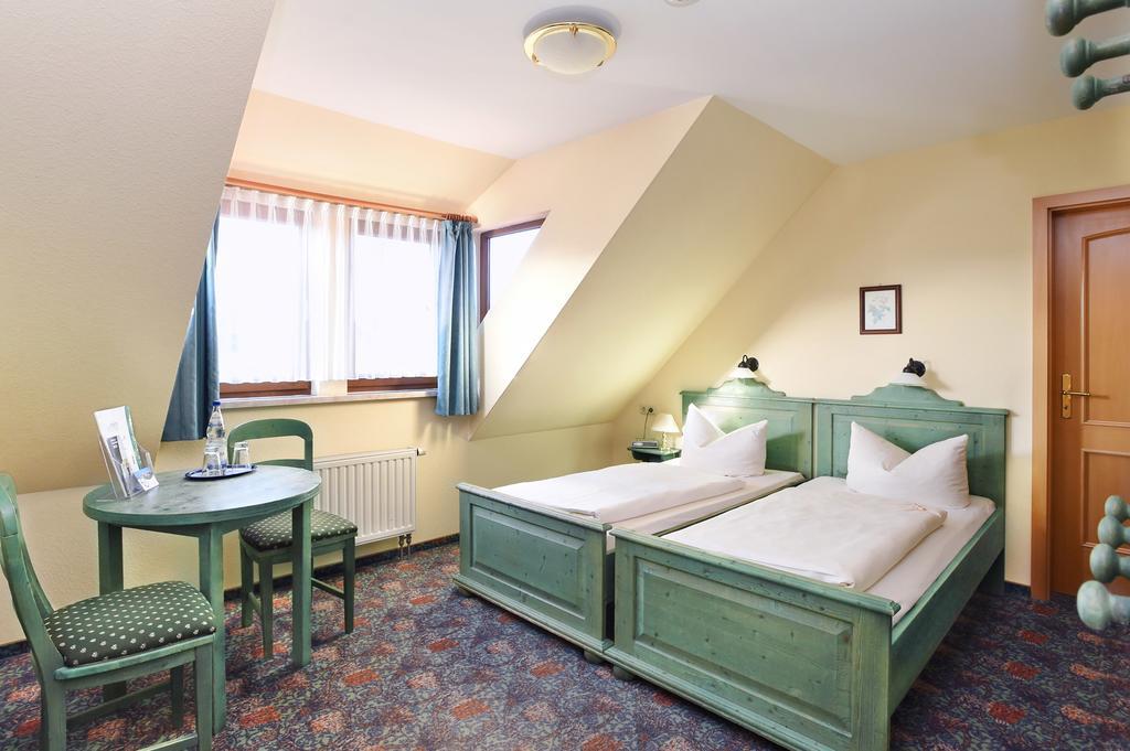 Hotel Neue Hoehe Klingenberg Zewnętrze zdjęcie